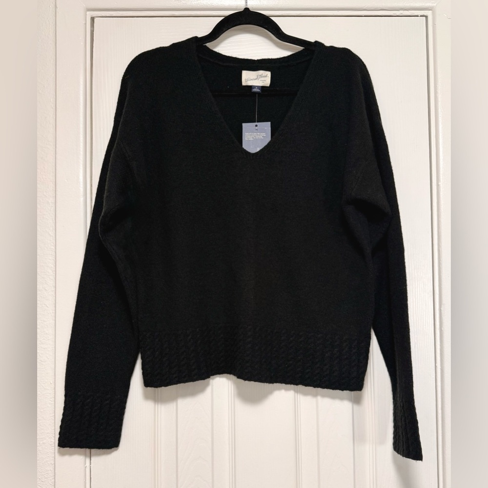 Universal Thread Classic Black V-Neck Sweater